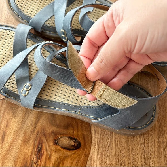 Born Trinidad leather strappy walking sandals cushioned sole - Picture 9 of 13